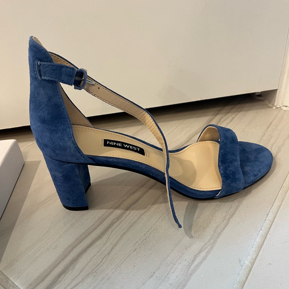 New in box Nine West Pruce blue velvet Sandals 8.5